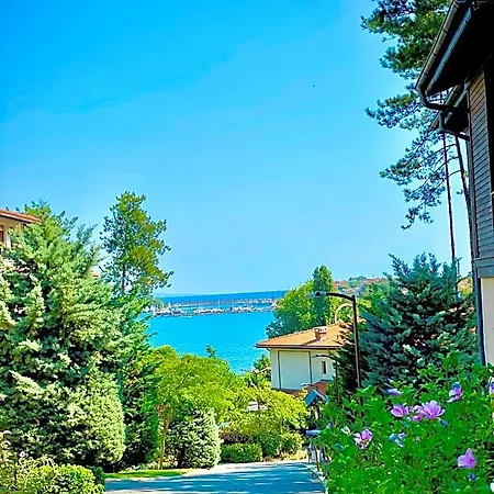 Summer Breeze Park Apartment, Santa Marina Village, Hotel
