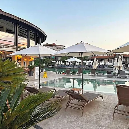Summer Breeze Park Apartment, Santa Marina Village, Hotel