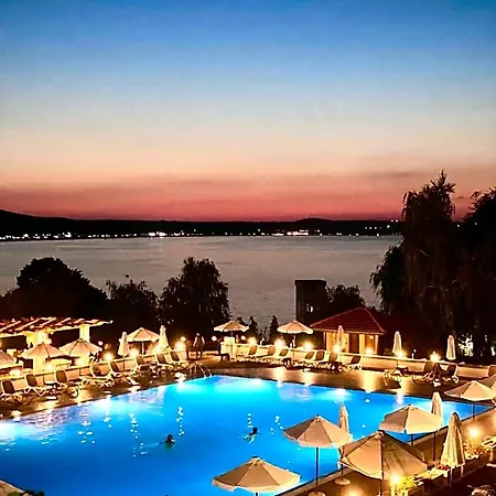 Summer Breeze Park Apartment, Santa Marina Village, 索佐波尔